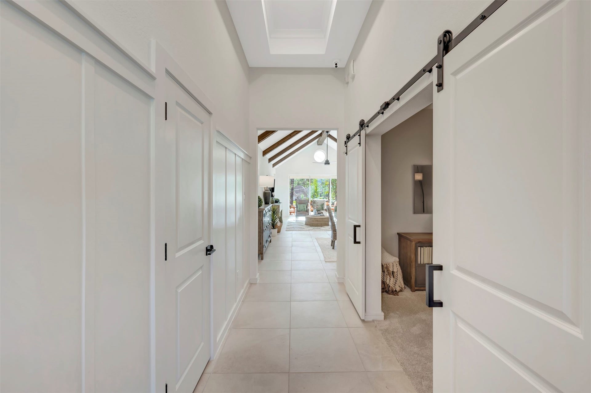 1073 Apple Ridge Road, Magnolia, TX 77363 Welcoming foyer (*Photo not of actual home and used for illustration purposes only.)