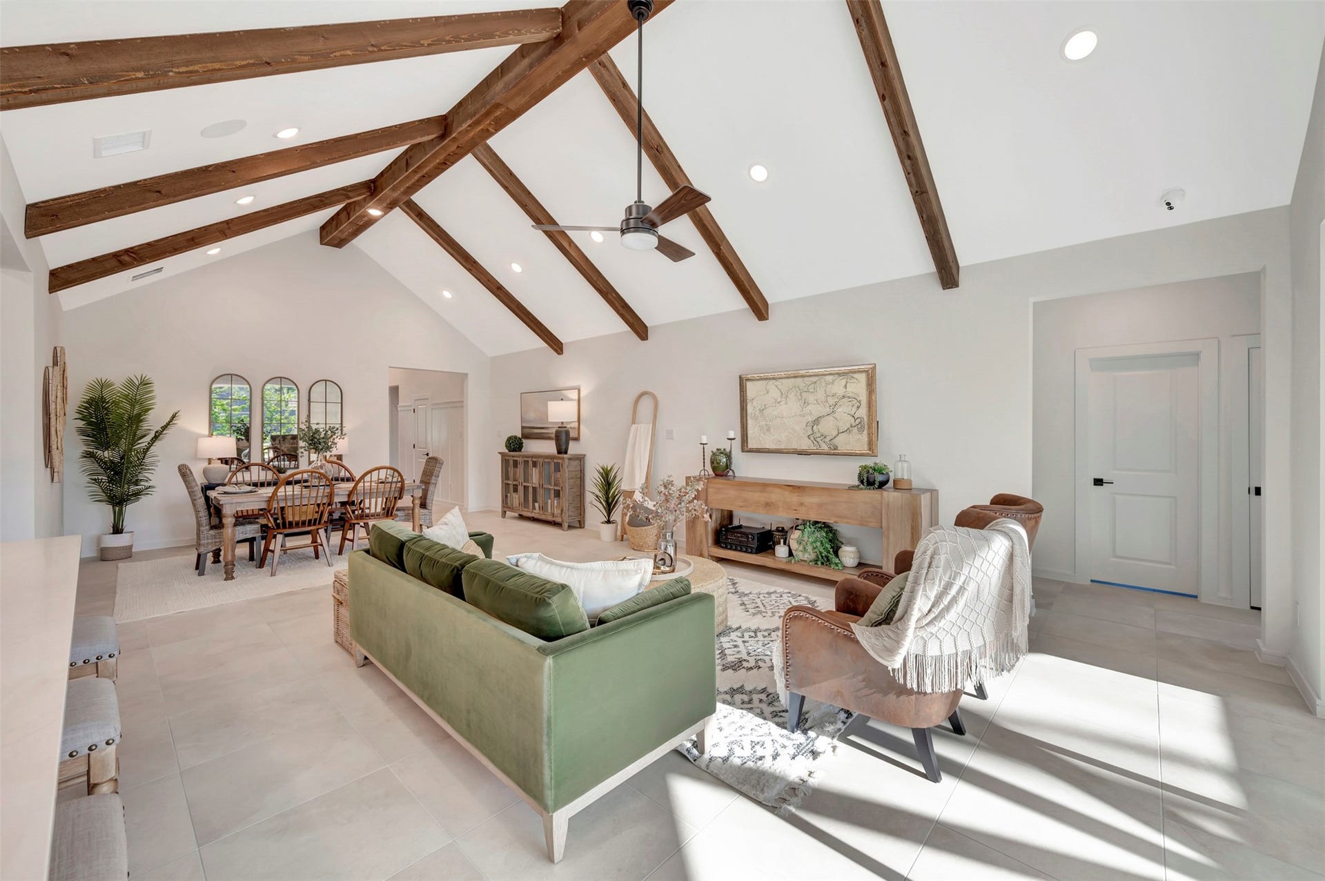 1073 Apple Ridge Road, Magnolia, TX 77363 Open living area with vaulted ceilings (*Photo not of actual home and used for illustration purposes only.)