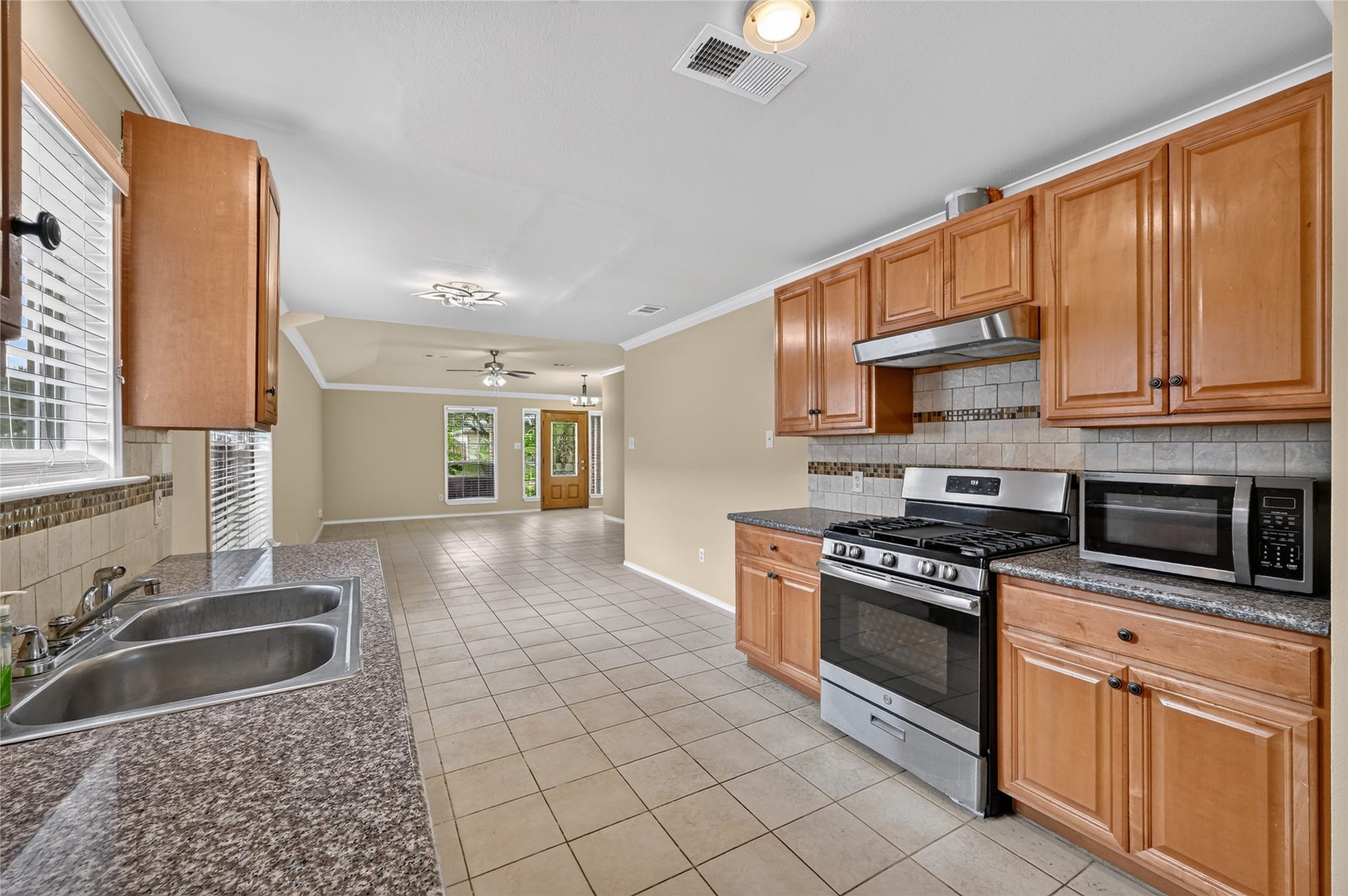 Kitchen features granite counter
tops and Stainless Steel
appliances.