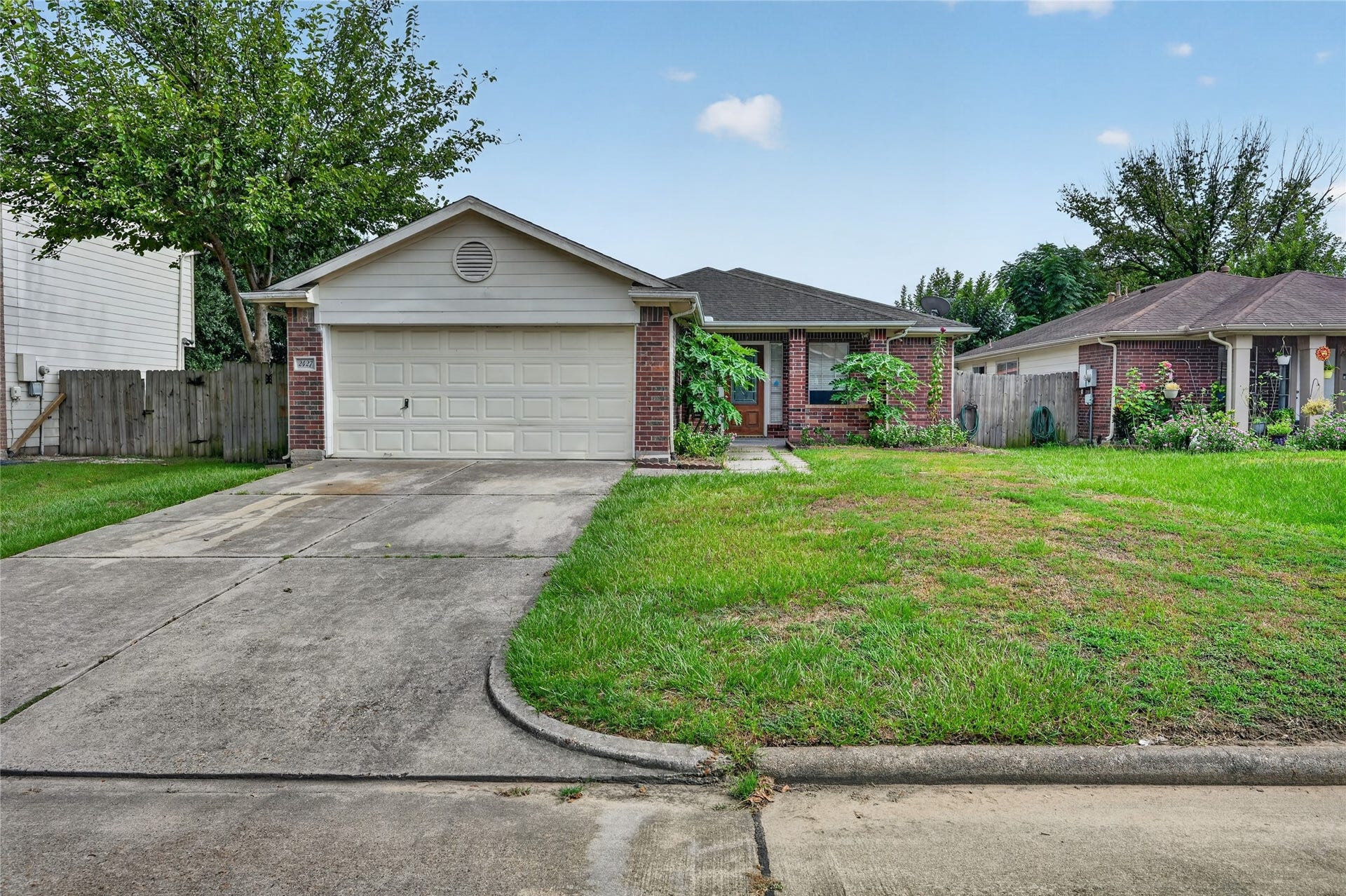 Welcome to 2427 Chalet Rd!