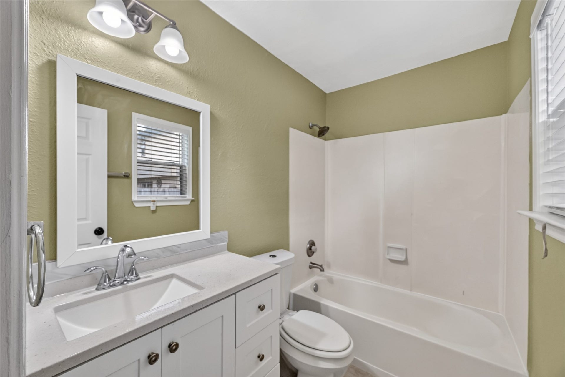 Primary En-suite bathroom