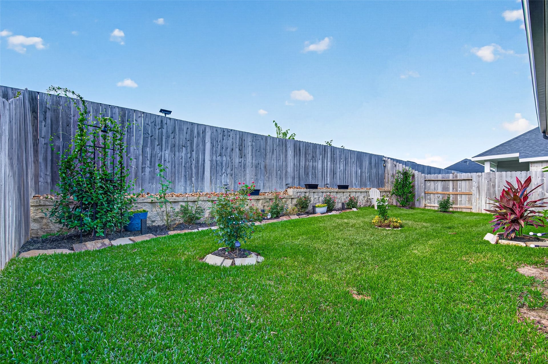 21640 Alberta Forest Circle, Magnolia, TX 77355 Beautifully landscaped, private back yard