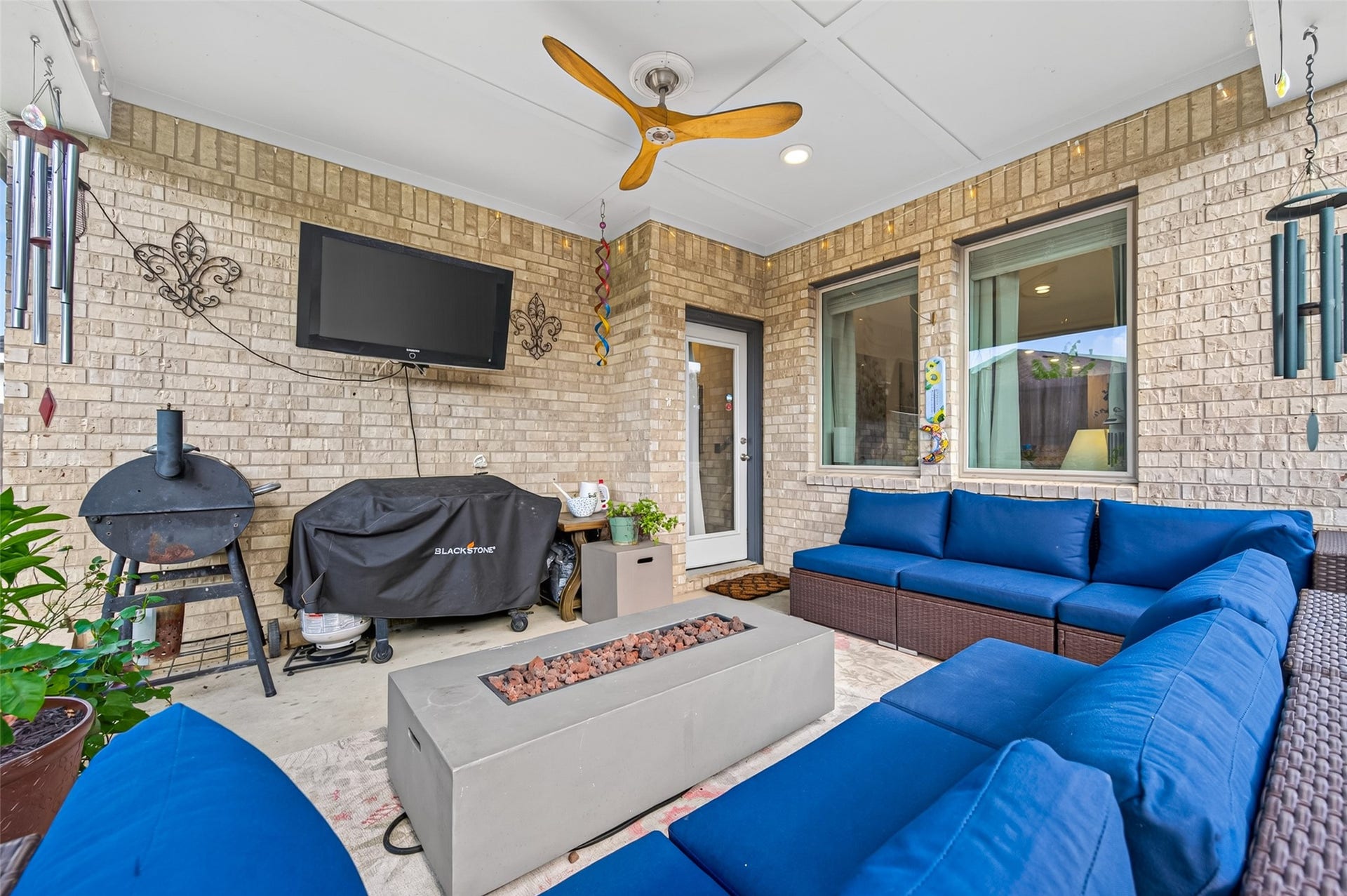21640 Alberta Forest Circle, Magnolia, TX 77355 Custom outdoor patio allows extended living space year round