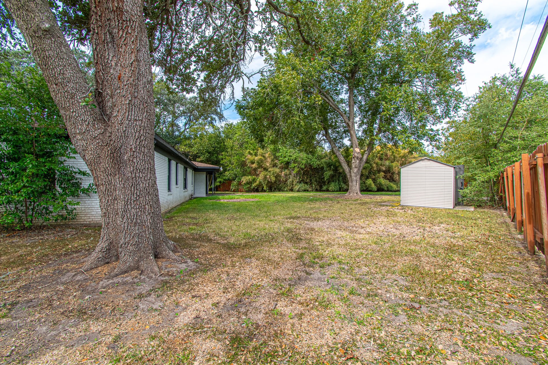 8 Coronado Circle, La Marque, TX 77568 Plenty of space, and a storage shed!