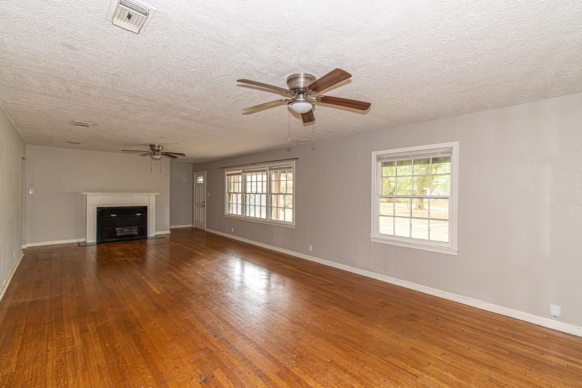 8 Coronado Circle, La Marque, TX 77568 8 Coronado Circle, La Marque, TX 77568