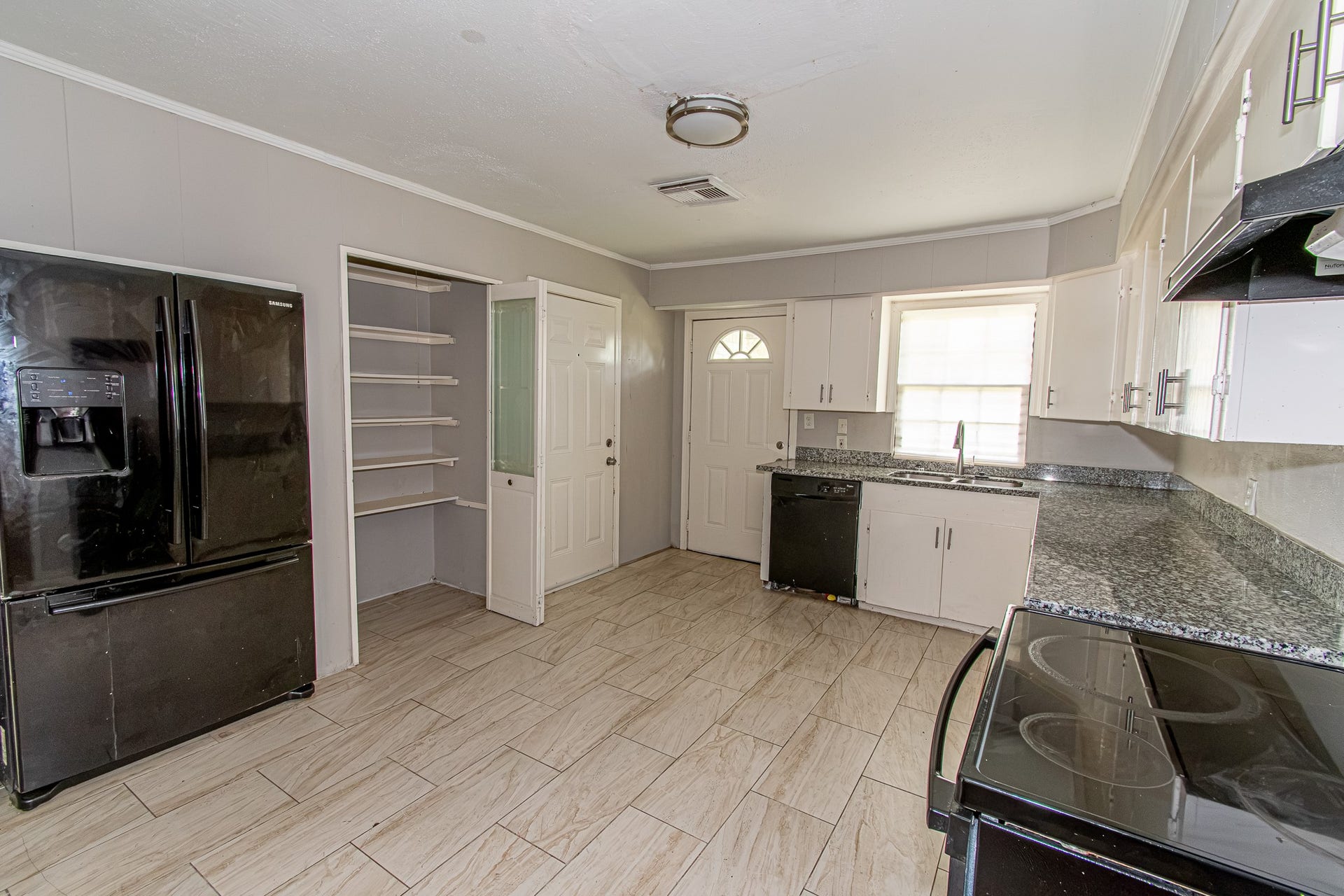 8 Coronado Circle, La Marque, TX 77568 Kitchen view from Living Area