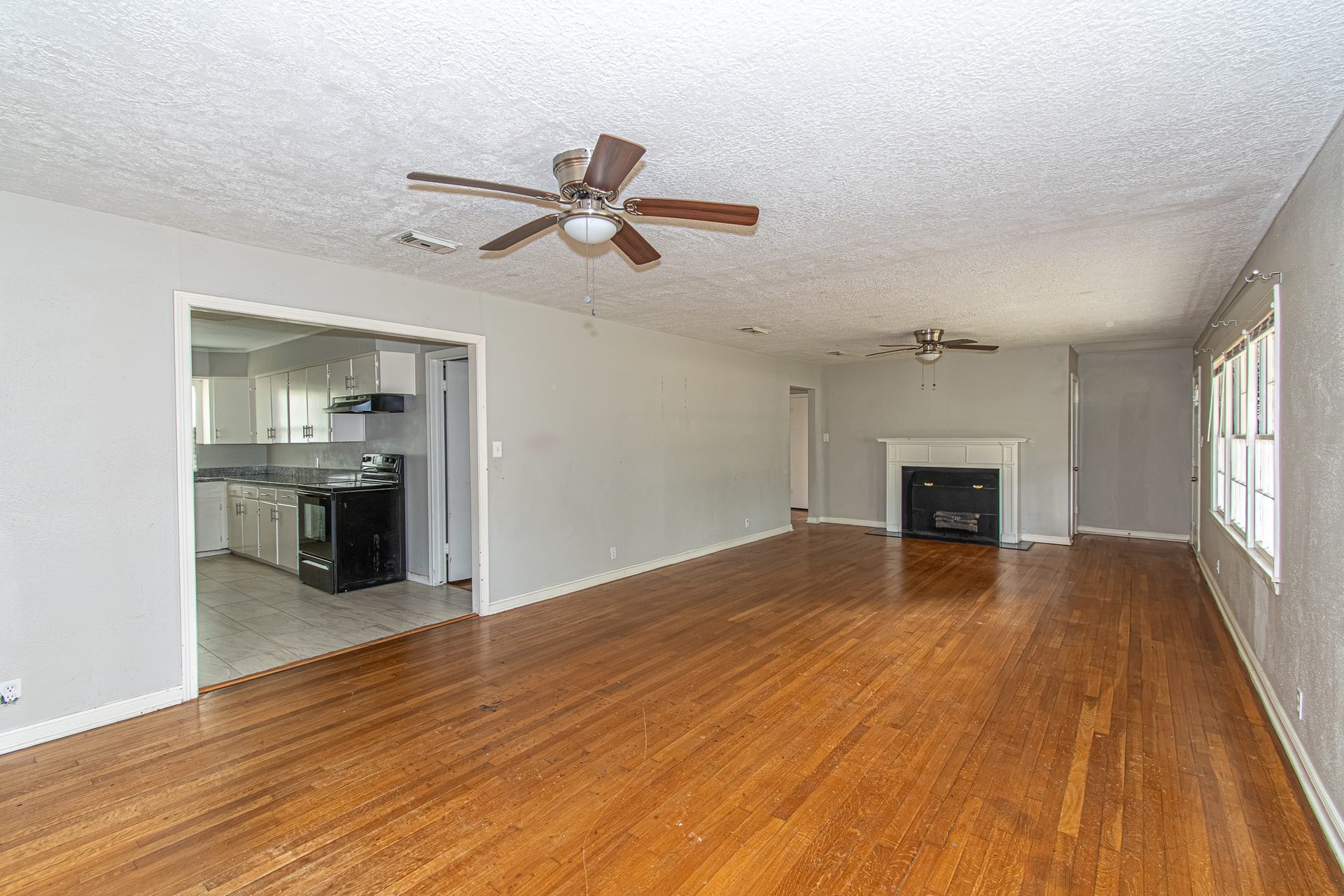 8 Coronado Circle, La Marque, TX 77568 Look at this spacious living room with an inviting fireplace perfect for the Winter, and hardwood floors!