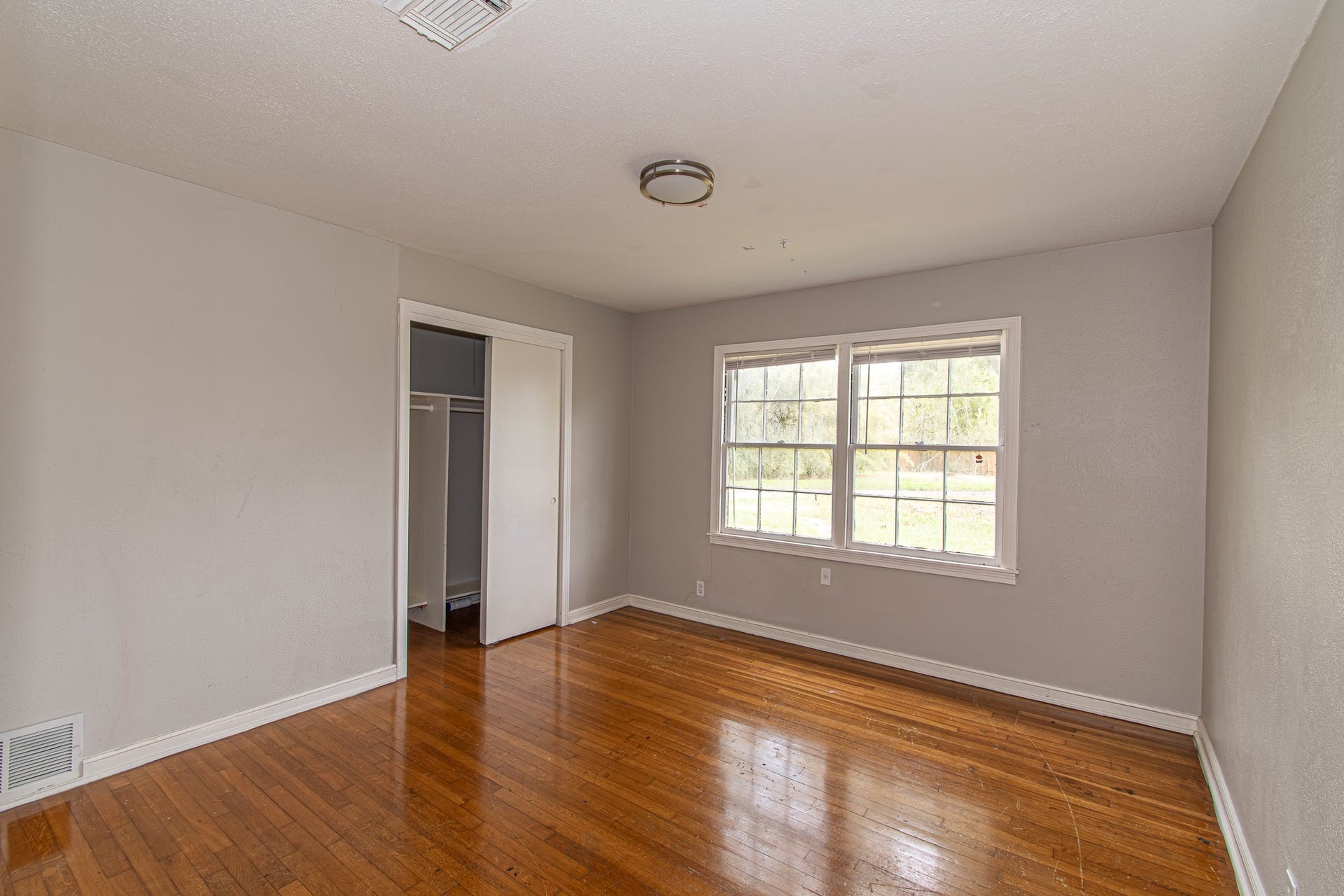 8 Coronado Circle, La Marque, TX 77568 Secondary Bedroom