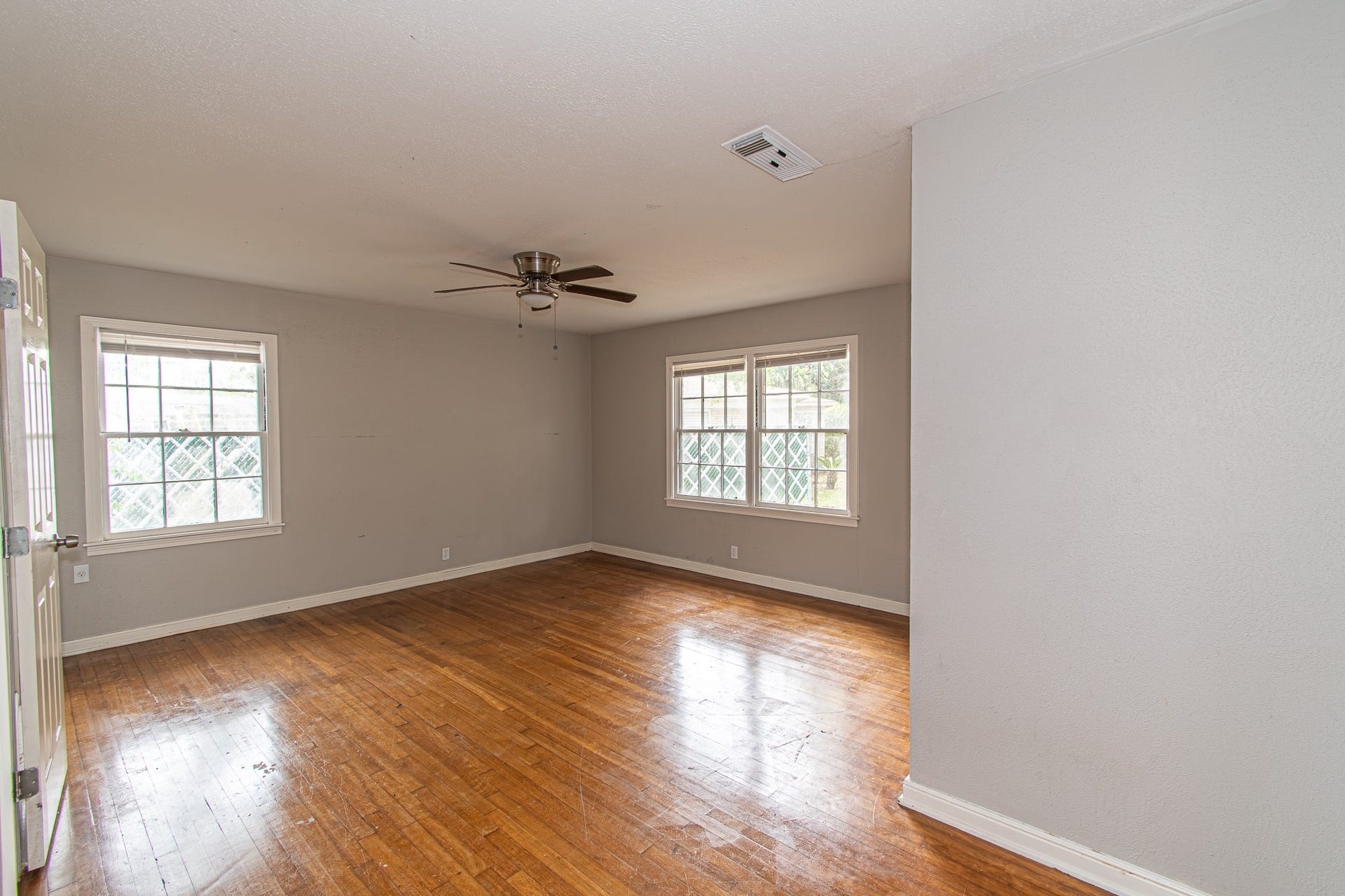 8 Coronado Circle, La Marque, TX 77568 More images of the primary bedroom