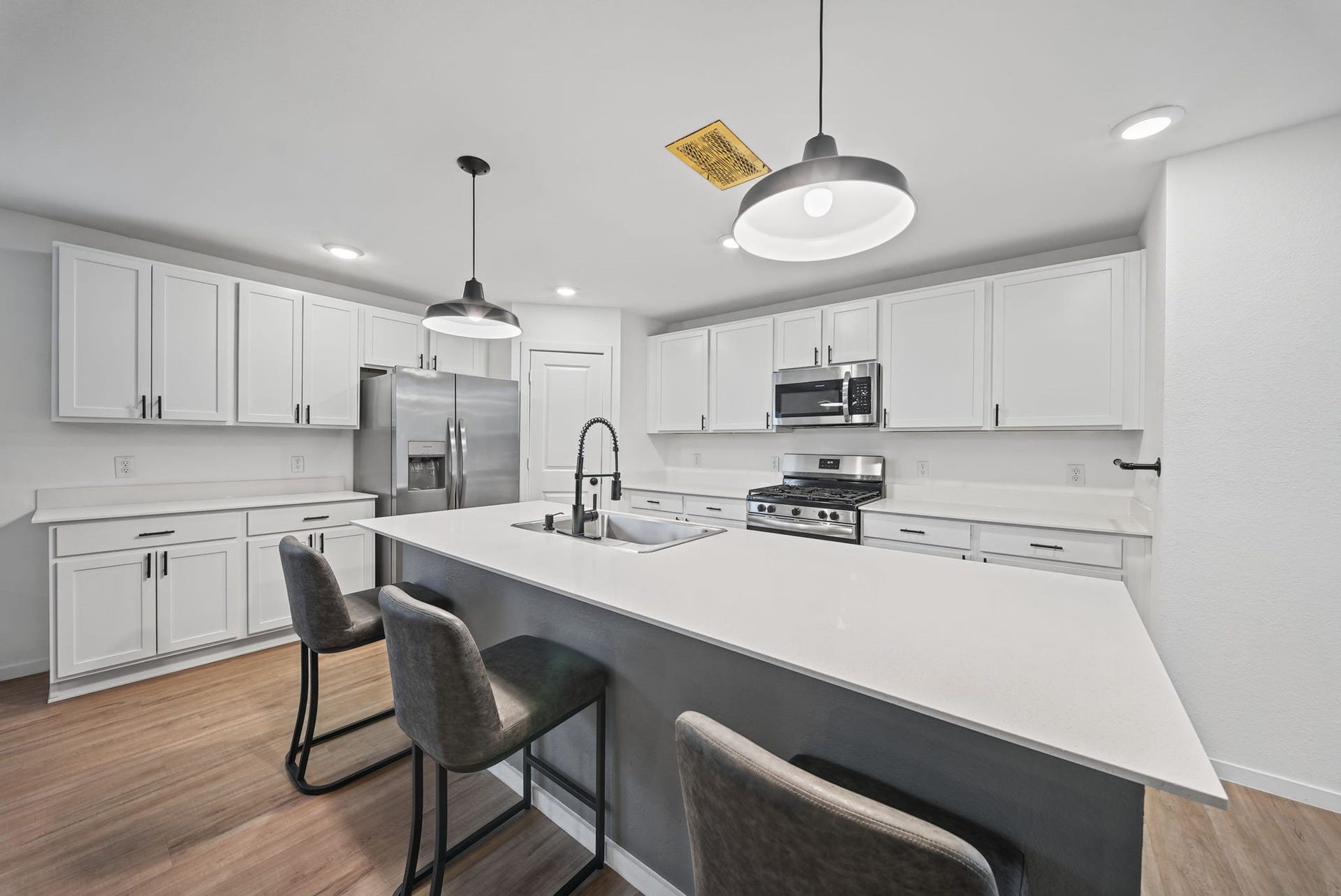 13778 Kit Run, Splendora, TX 77372 Love this island kitchen! Beautiful upgraded pendant lighting! Space for everyone here!