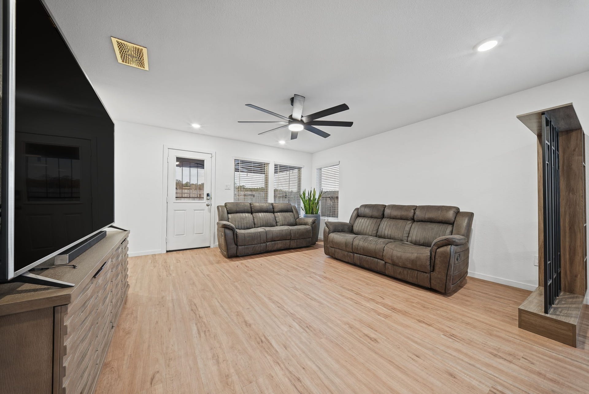 13778 Kit Run, Splendora, TX 77372 Lots of space here! You will notice all 3 windows have privacy window tint