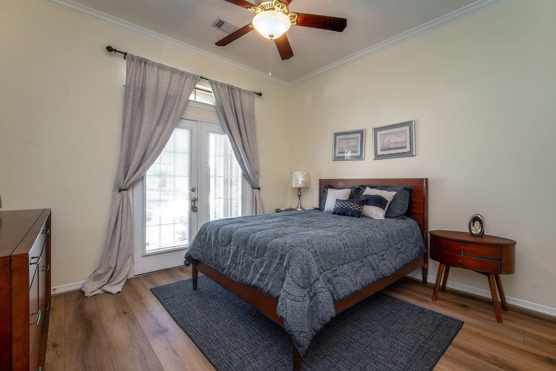 3006 Southern Mill Court, Pearland, TX 77584 1 of 3 secondary rooms. Can be used as a bedroom or a study