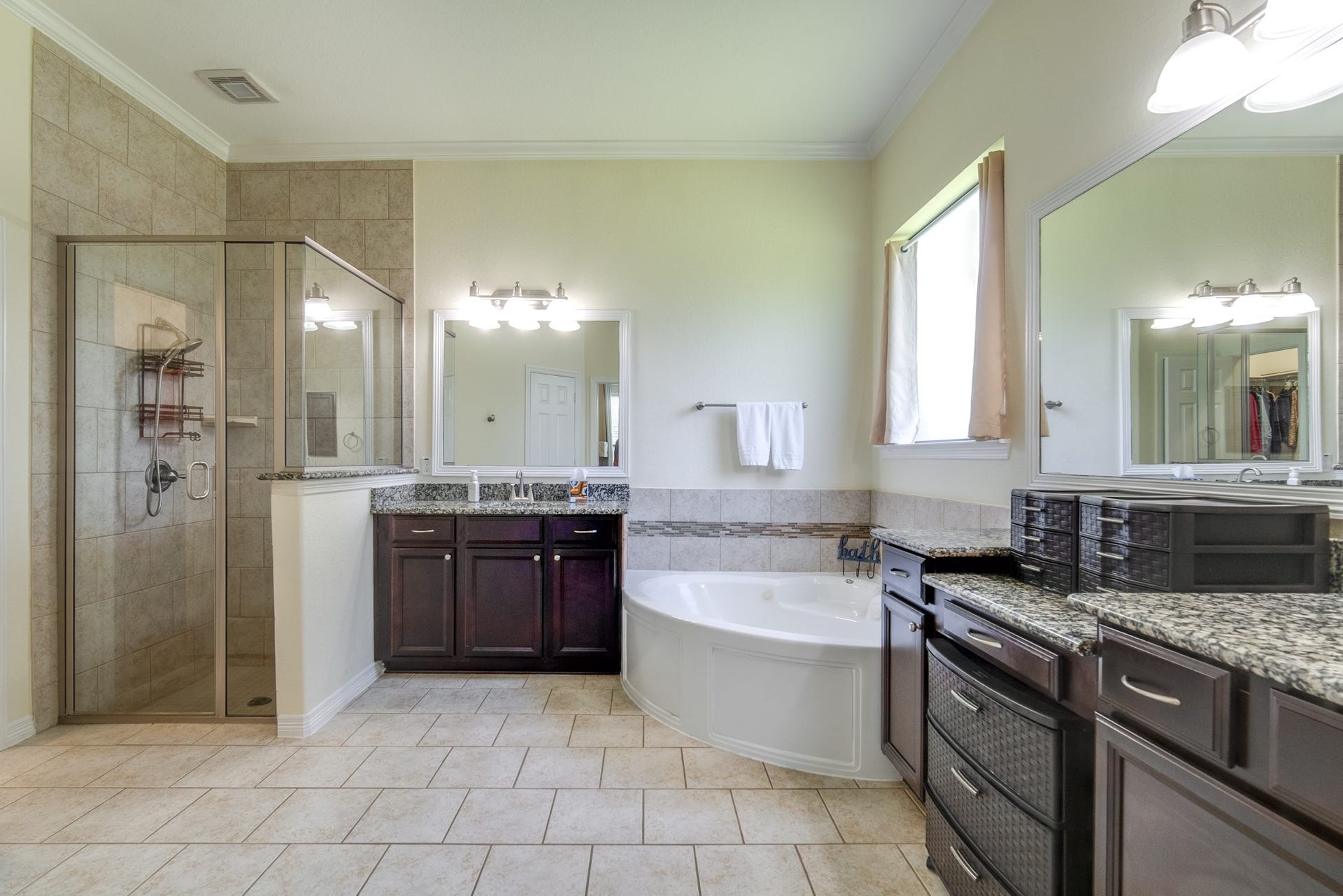3006 Southern Mill Court, Pearland, TX 77584 Primary bath