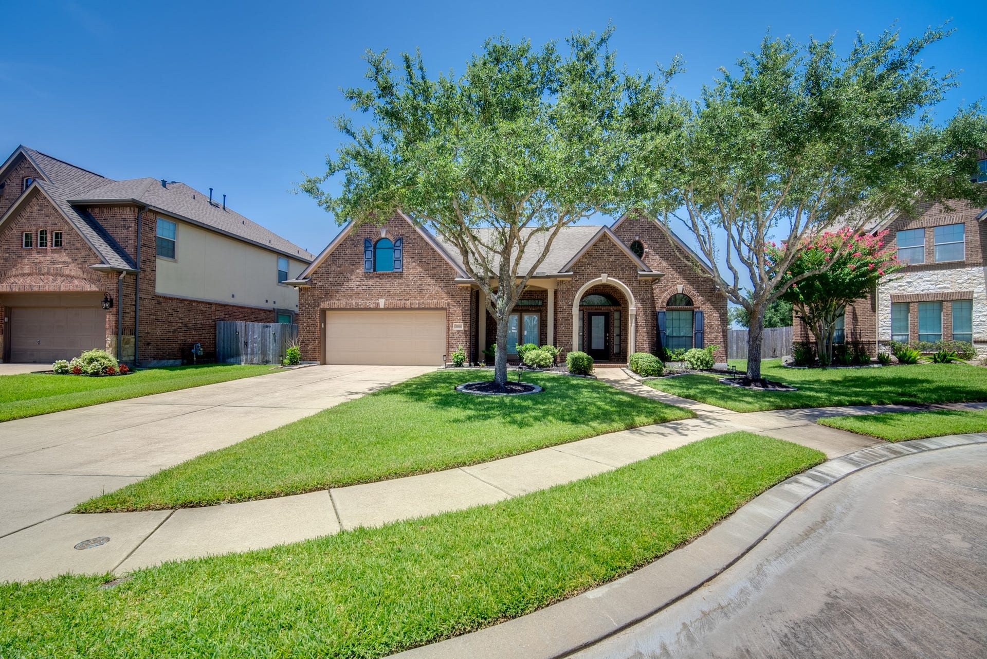3006 Southern Mill Court, Pearland, TX 77584 1 sory 3 cars tandum garage