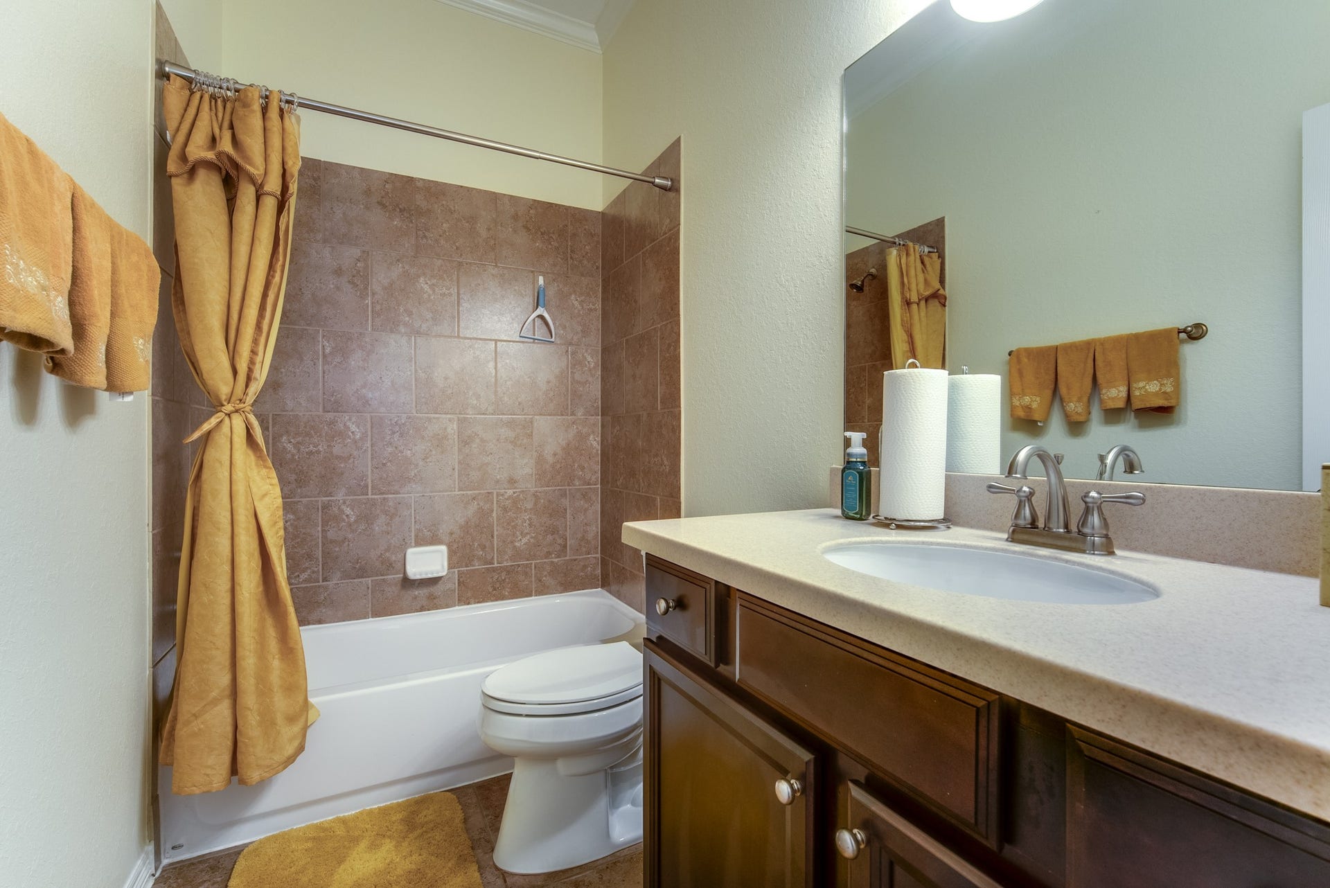 3006 Southern Mill Court, Pearland, TX 77584 1 of the 2 secondary baths