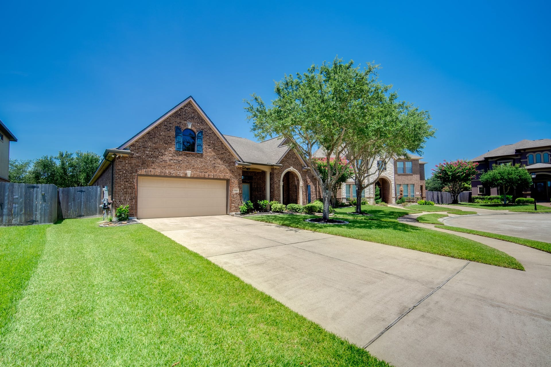 3006 Southern Mill Court, Pearland, TX 77584 Cul de sac street with long driveway