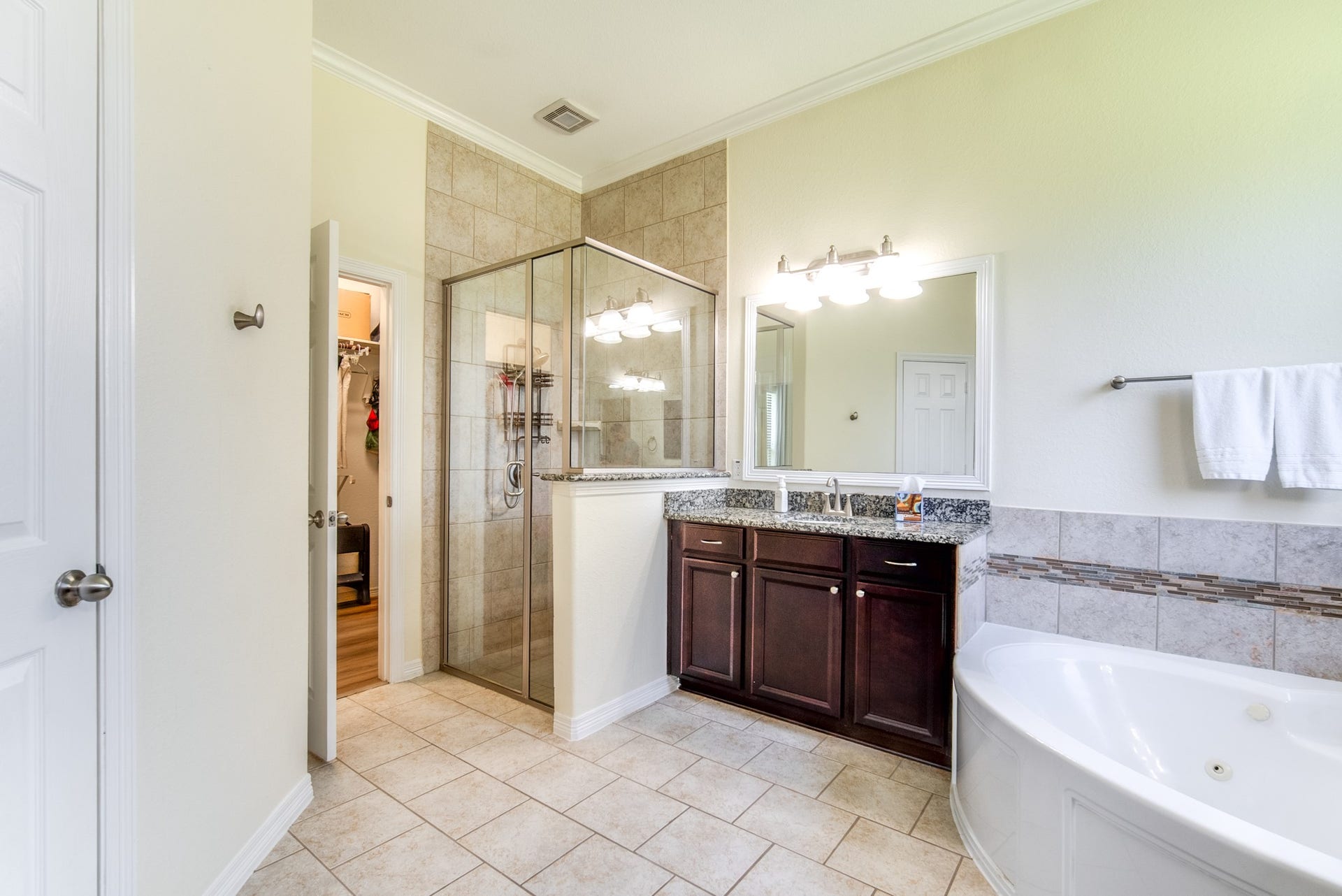 3006 Southern Mill Court, Pearland, TX 77584 LArge walk in closet, double sinks, and jet tub