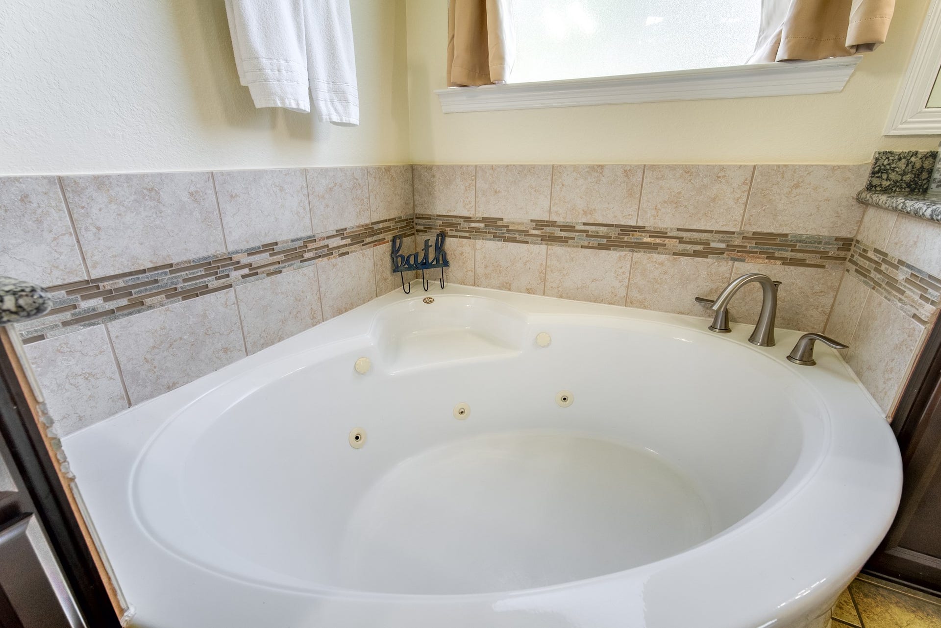 3006 Southern Mill Court, Pearland, TX 77584 Jetted tub