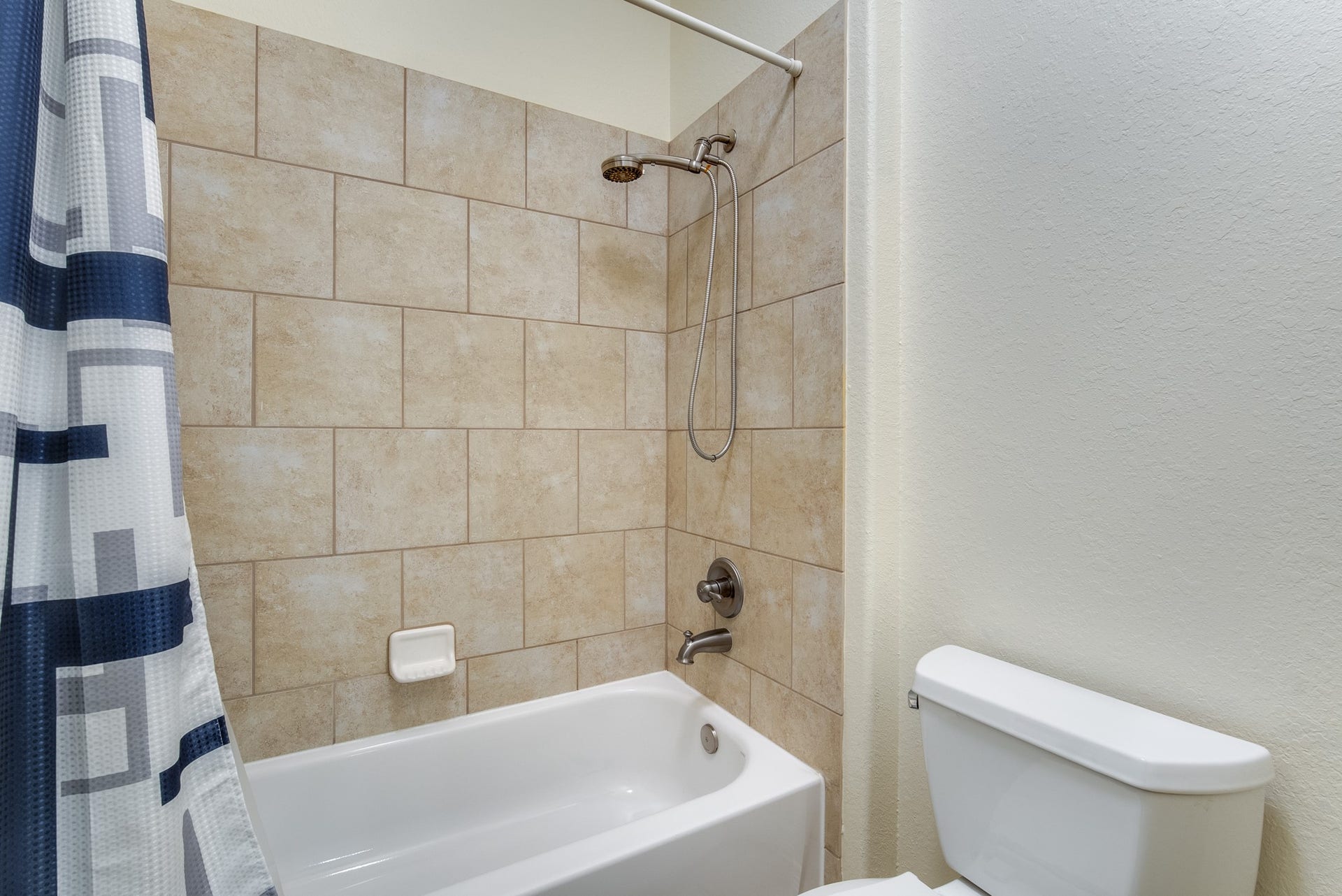 3006 Southern Mill Court, Pearland, TX 77584 Tub only in secondary baths