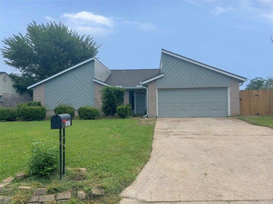 Property photo for 3801 Misty Cove Court, Dickinson, TX