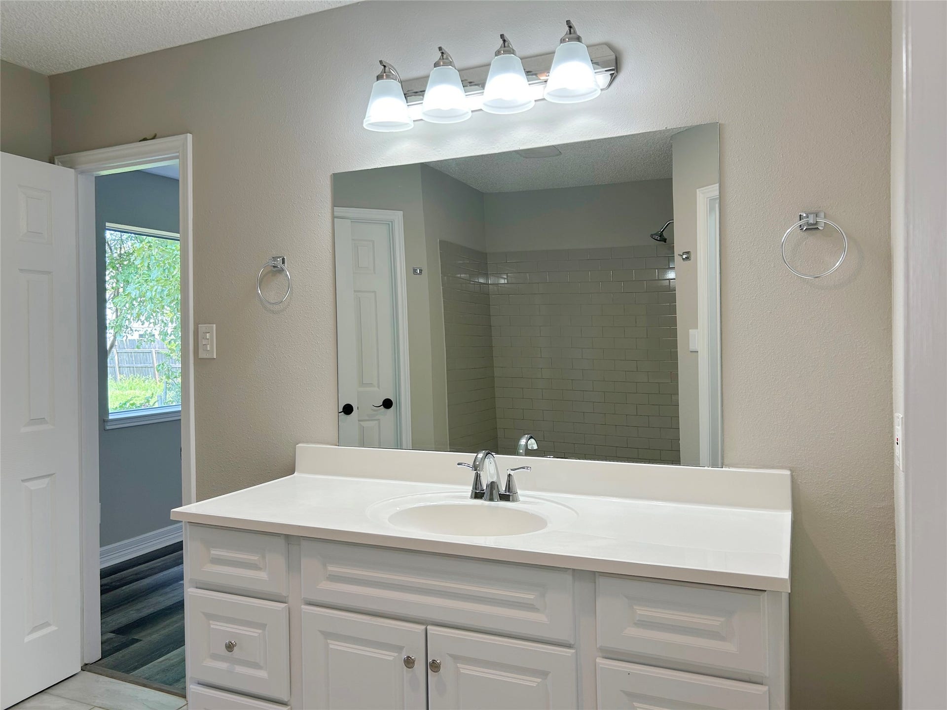 3801 Misty Cove Court, Dickinson, TX 77539 primary bath