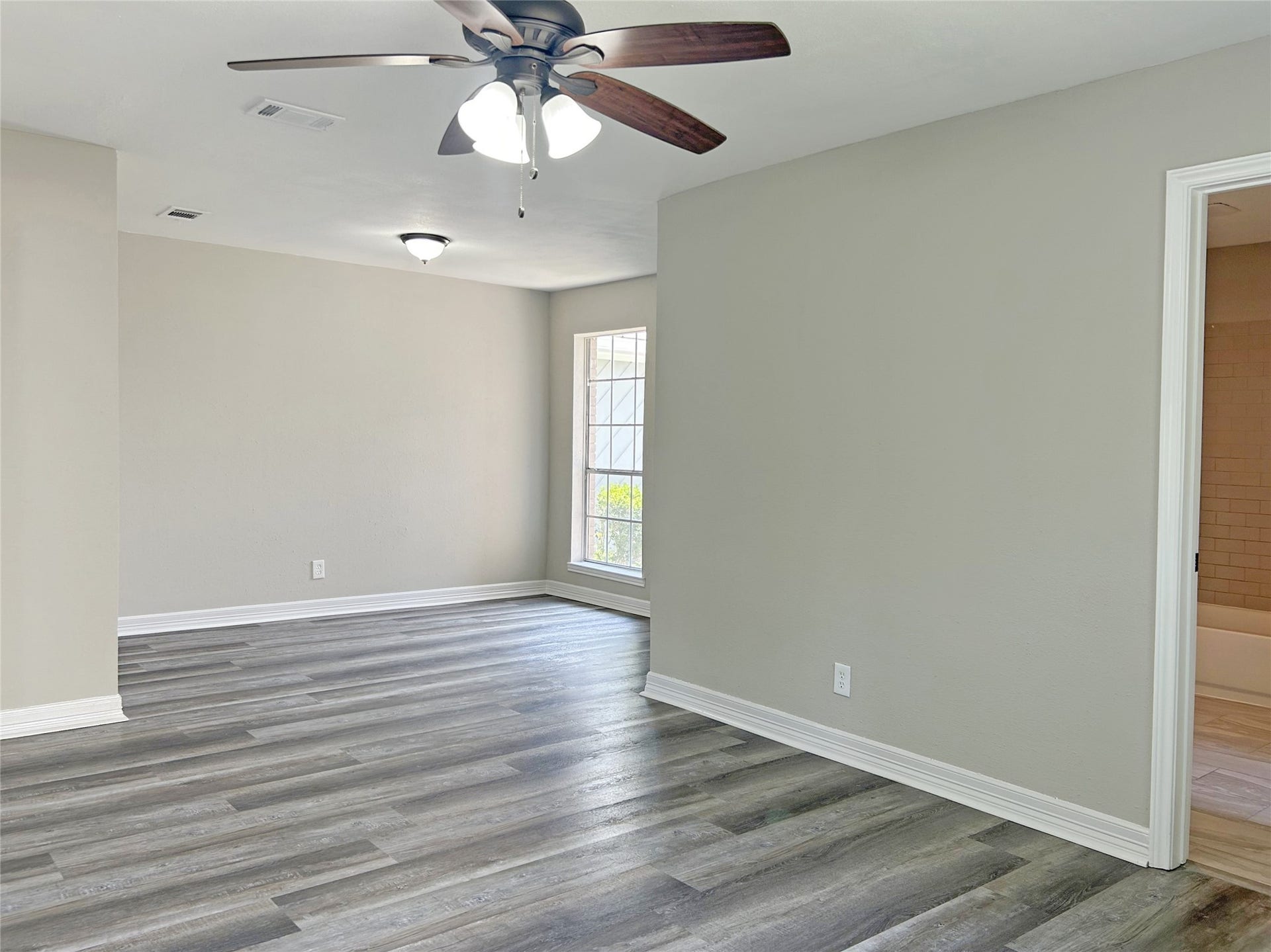 3801 Misty Cove Court, Dickinson, TX 77539 primary bedroom