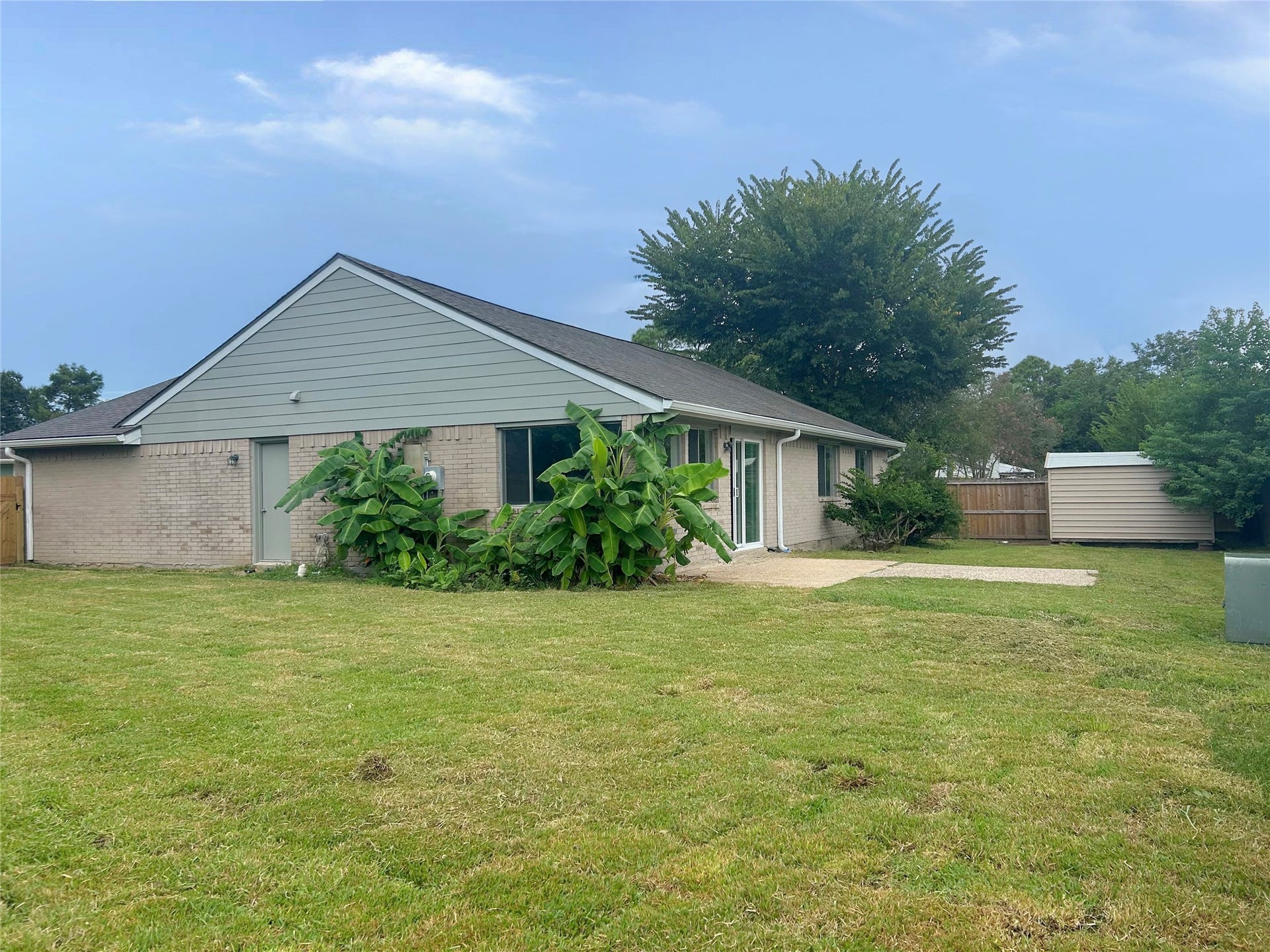 3801 Misty Cove Court, Dickinson, TX 77539 back yard