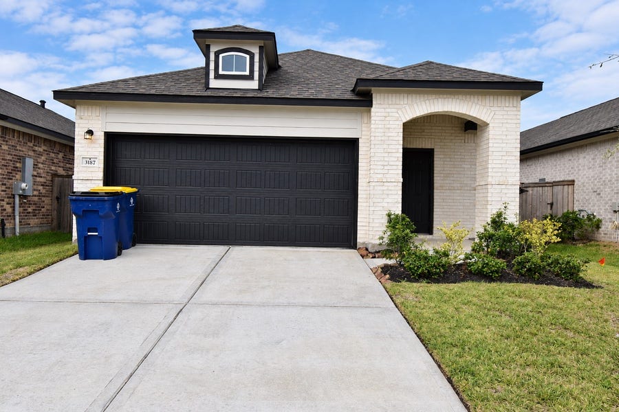 Property photo for 3187 Savannah Rose Drive, Angleton, TX