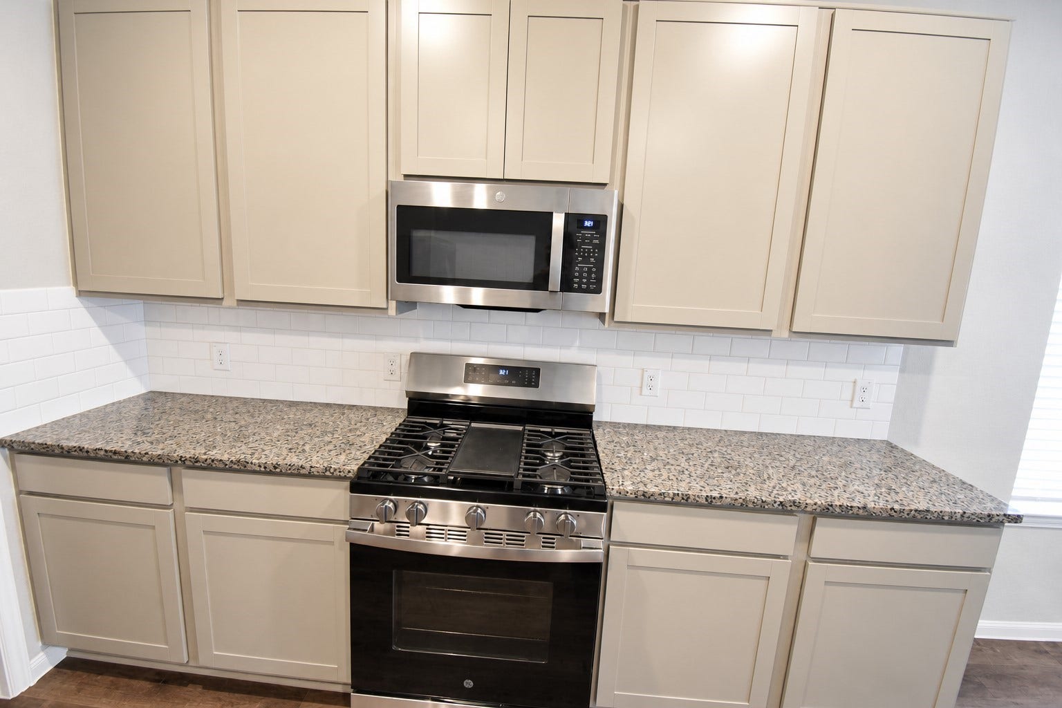 3187 Savannah Rose Drive, Angleton, TX 77515 3187 Savannah Rose Drive, Angleton, TX 77515