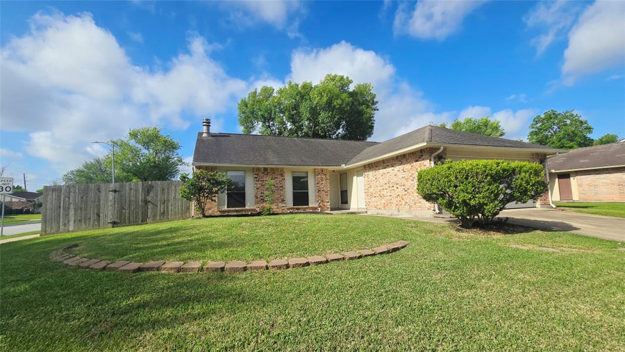 Property photo for 6934 Tara Drive, Richmond, TX