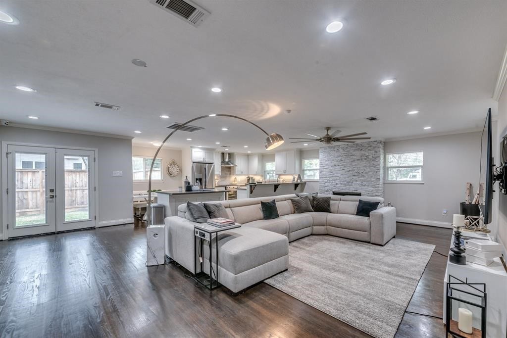 331 W 30th Street, Houston, TX 77018 331 W 30th Street, Houston, TX 77018