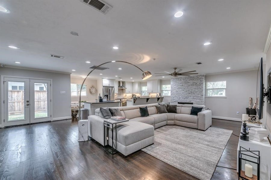 Property photo for 331 W 30th Street, Houston, TX