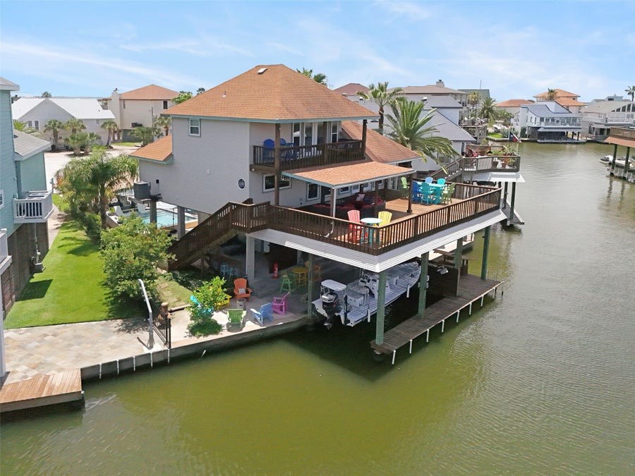 Property photo for 207 Easterly Drive, Tiki Island, TX