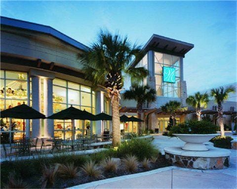 Short drive to Memorial City Mall!