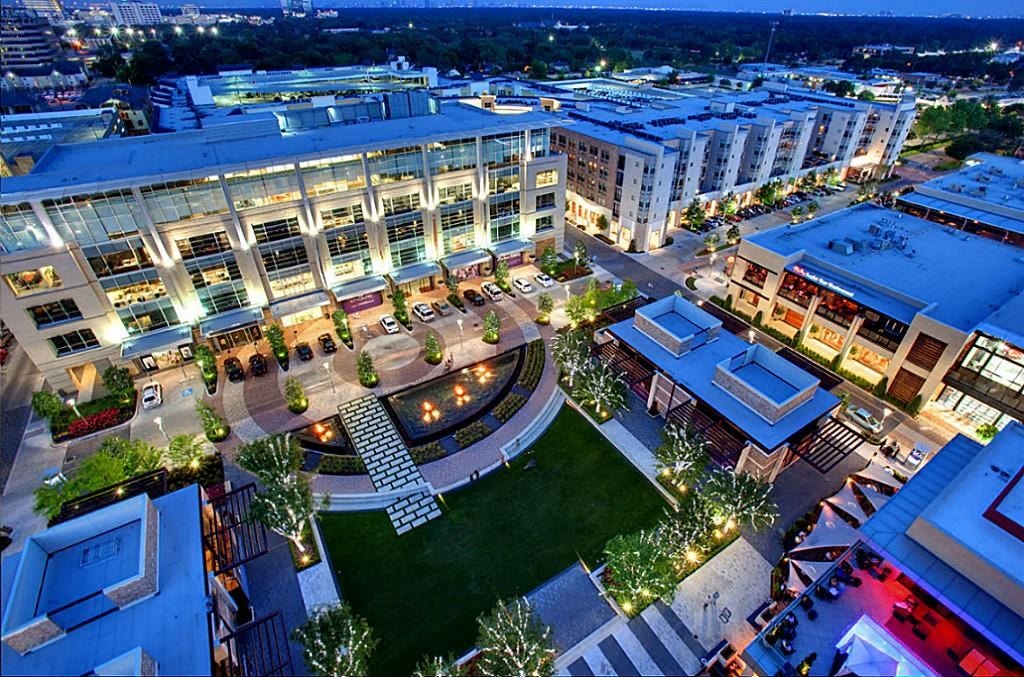 Minutes to Town & Country shopping center for all the events year round
