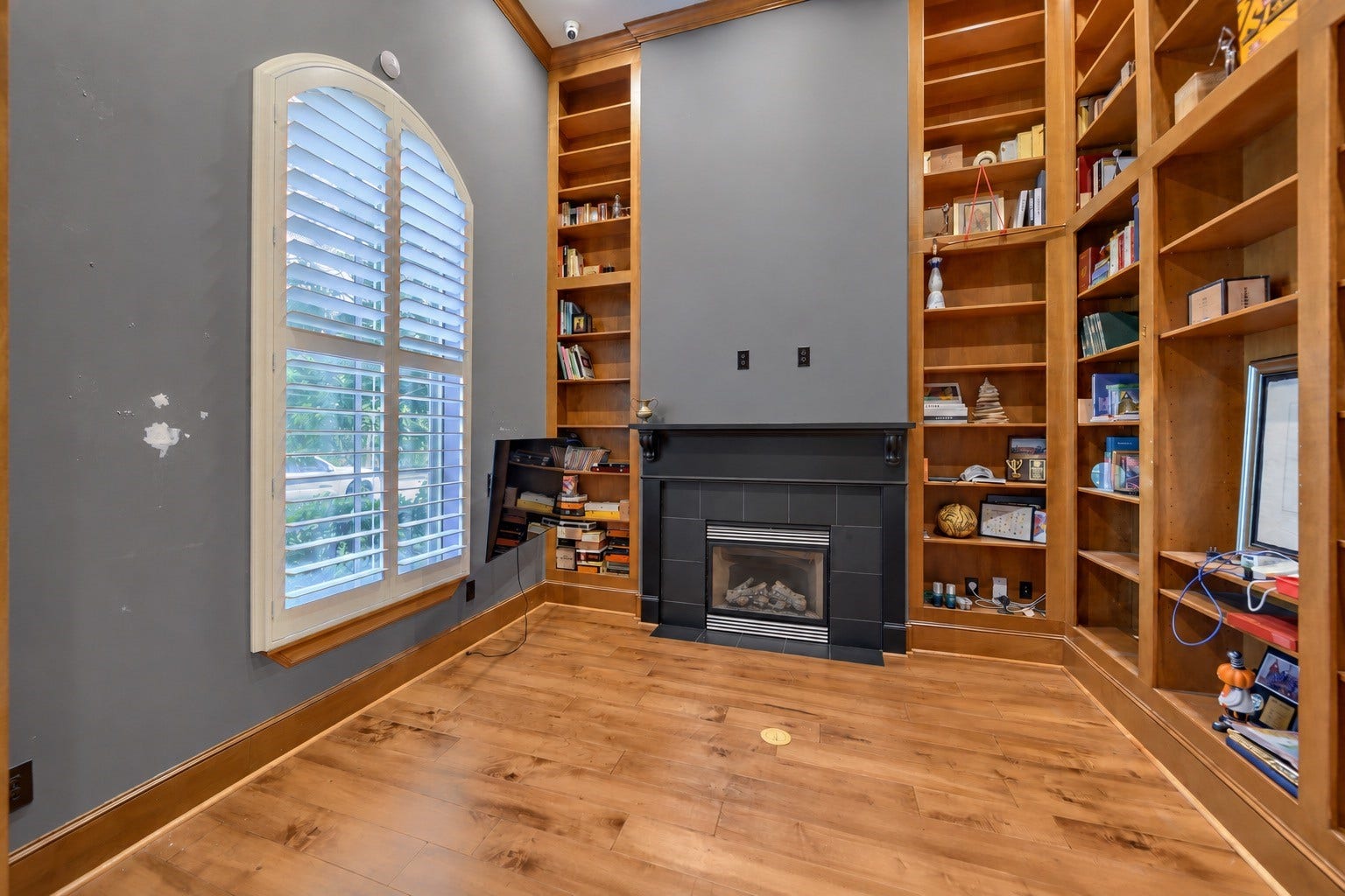 27 Johnathan Landing Court, The Woodlands, TX 77389