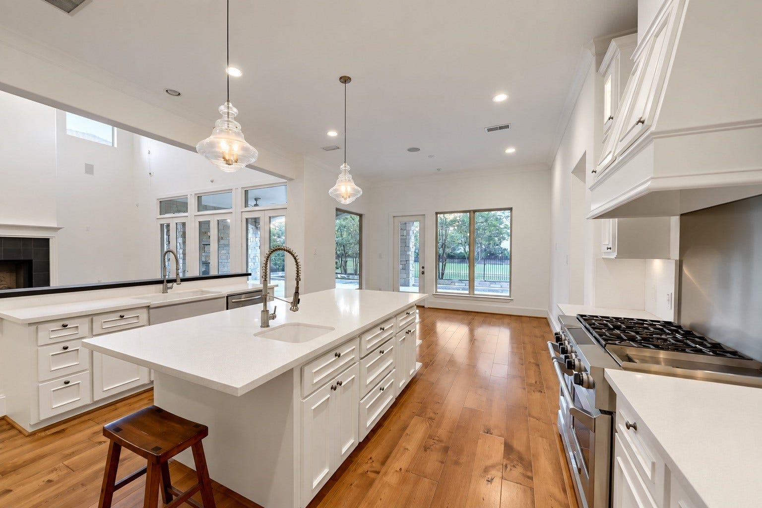 27 Johnathan Landing Court, The Woodlands, TX 77389