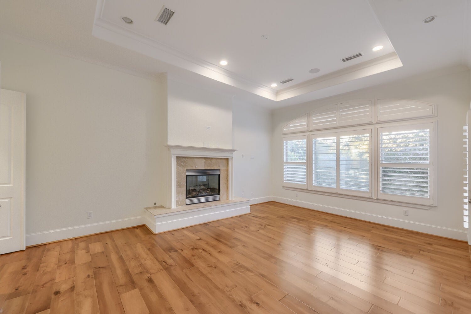 27 Johnathan Landing Court, The Woodlands, TX 77389