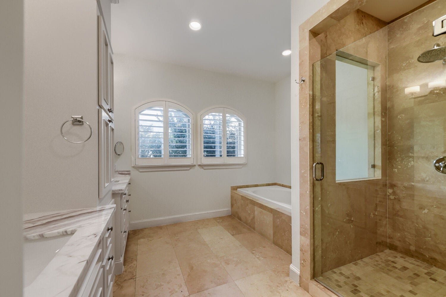 27 Johnathan Landing Court, The Woodlands, TX 77389