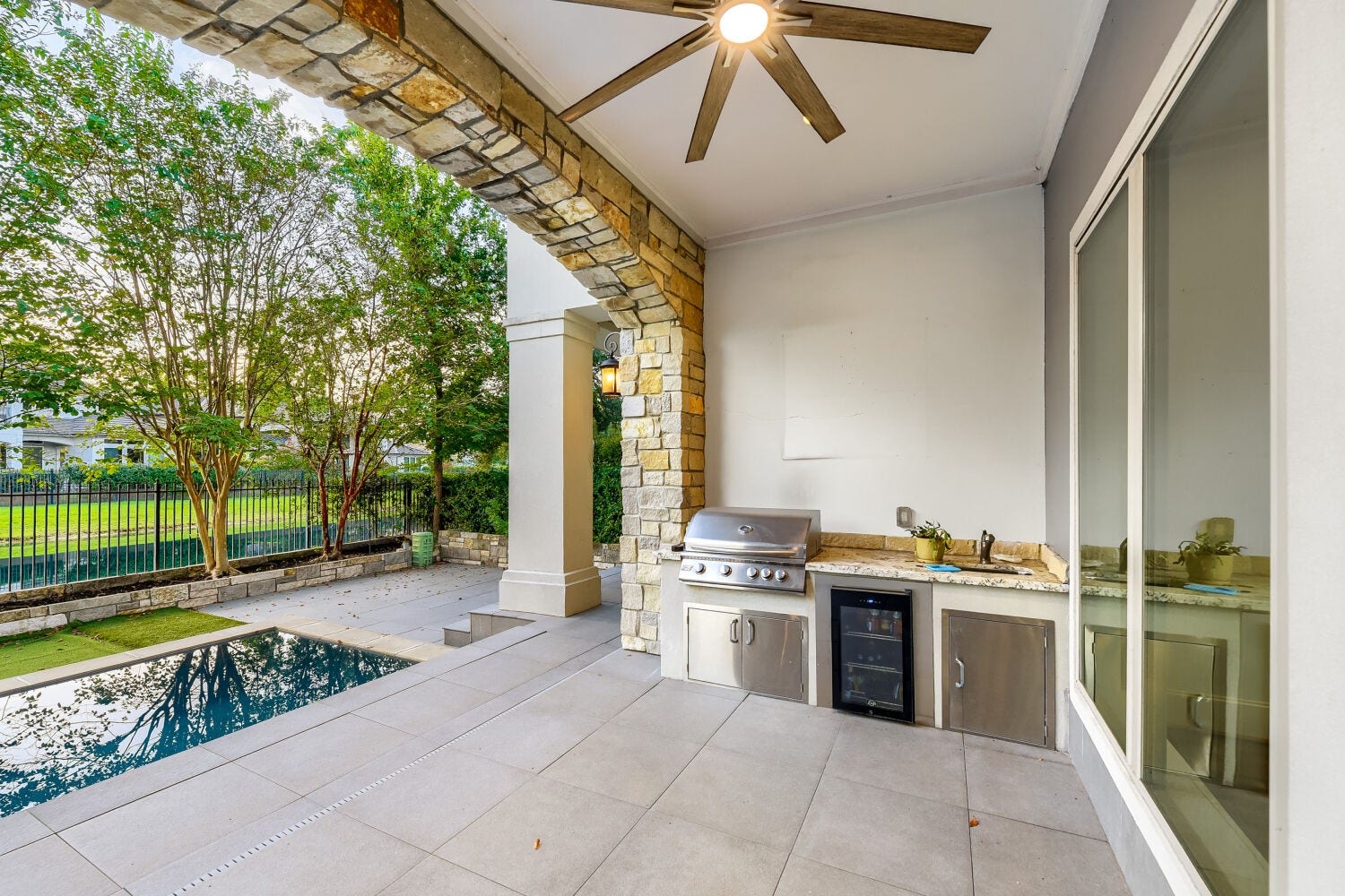 27 Johnathan Landing Court, The Woodlands, TX 77389