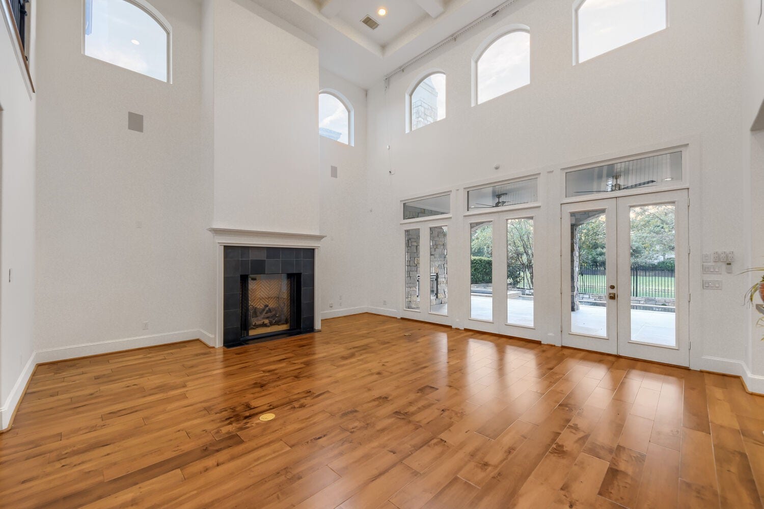 27 Johnathan Landing Court, The Woodlands, TX 77389