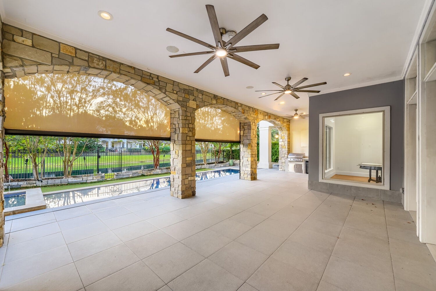 27 Johnathan Landing Court, The Woodlands, TX 77389