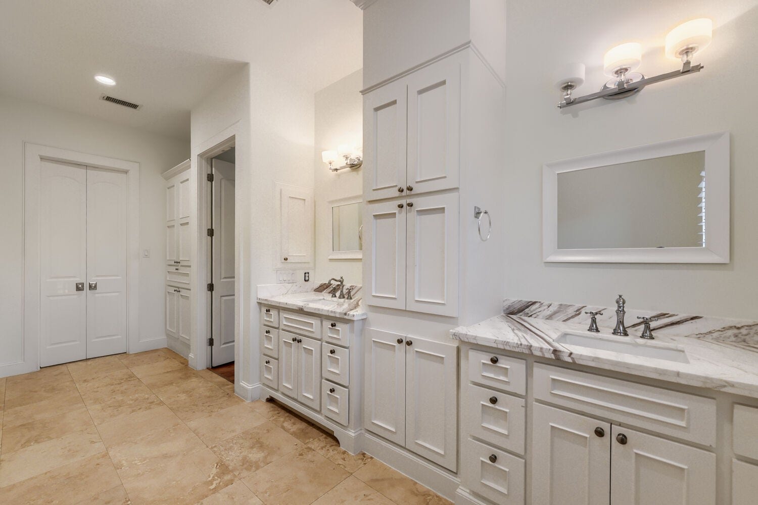 27 Johnathan Landing Court, The Woodlands, TX 77389