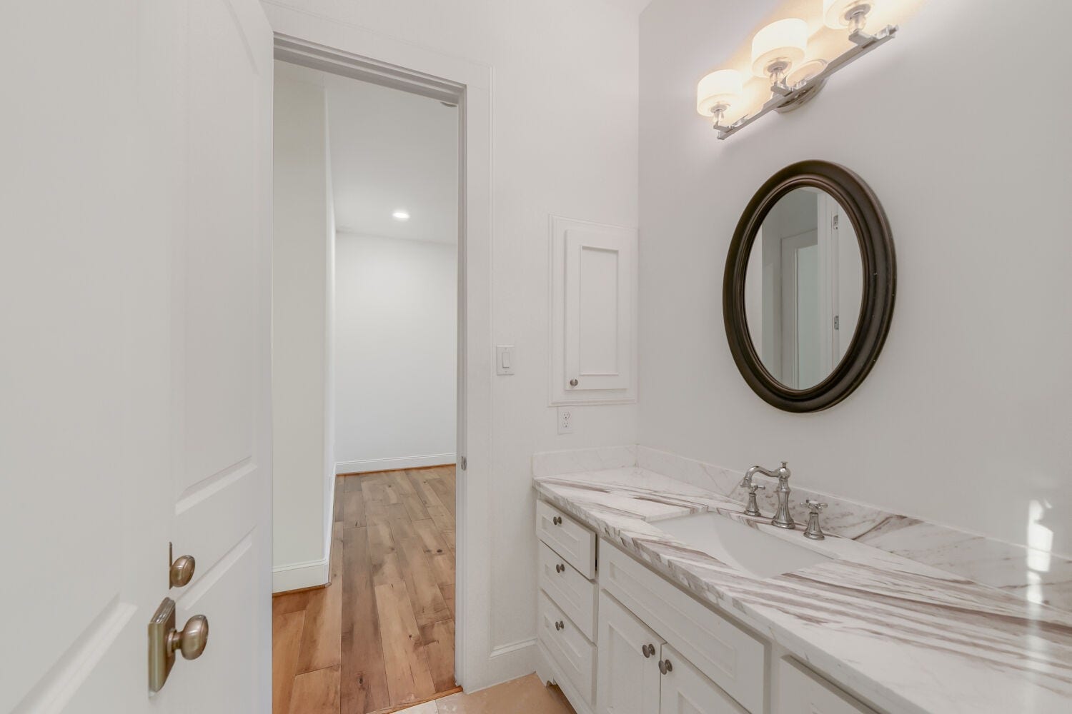 27 Johnathan Landing Court, The Woodlands, TX 77389
