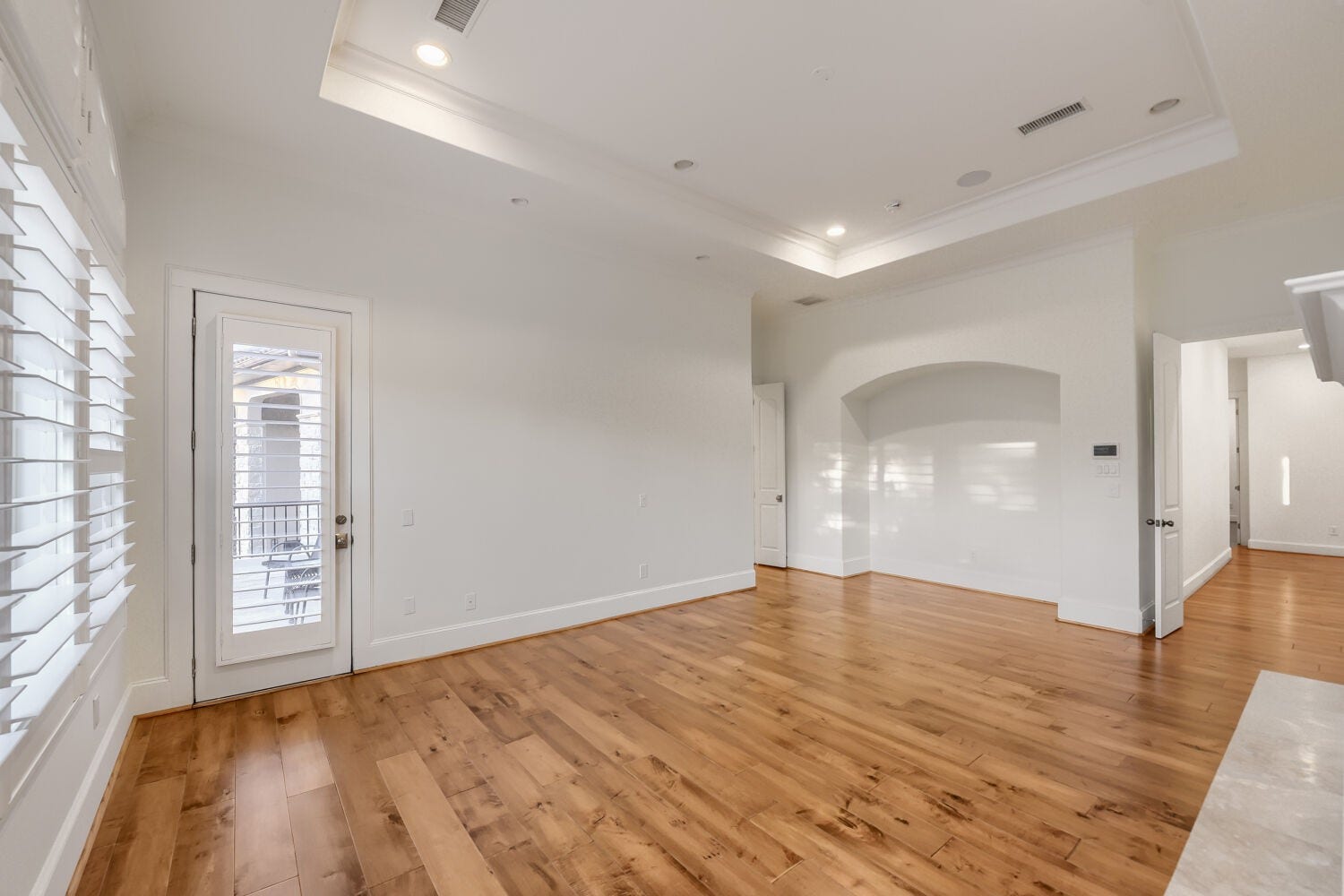 27 Johnathan Landing Court, The Woodlands, TX 77389