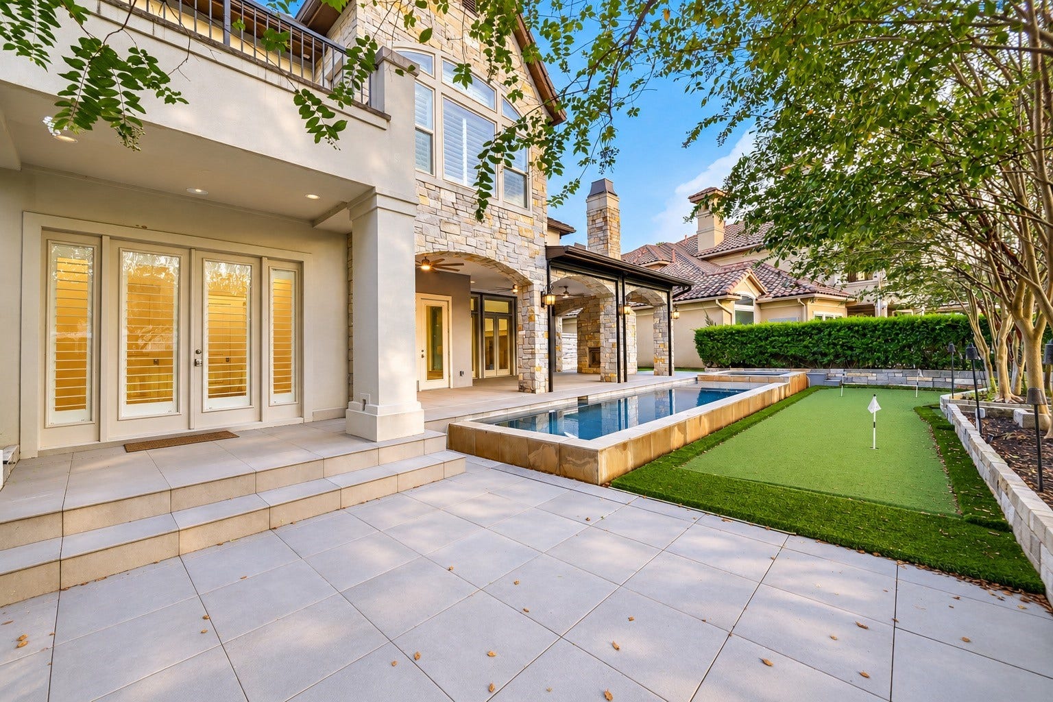27 Johnathan Landing Court, The Woodlands, TX 77389
