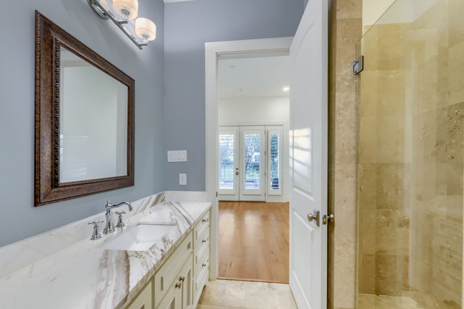 27 Johnathan Landing Court, The Woodlands, TX 77389