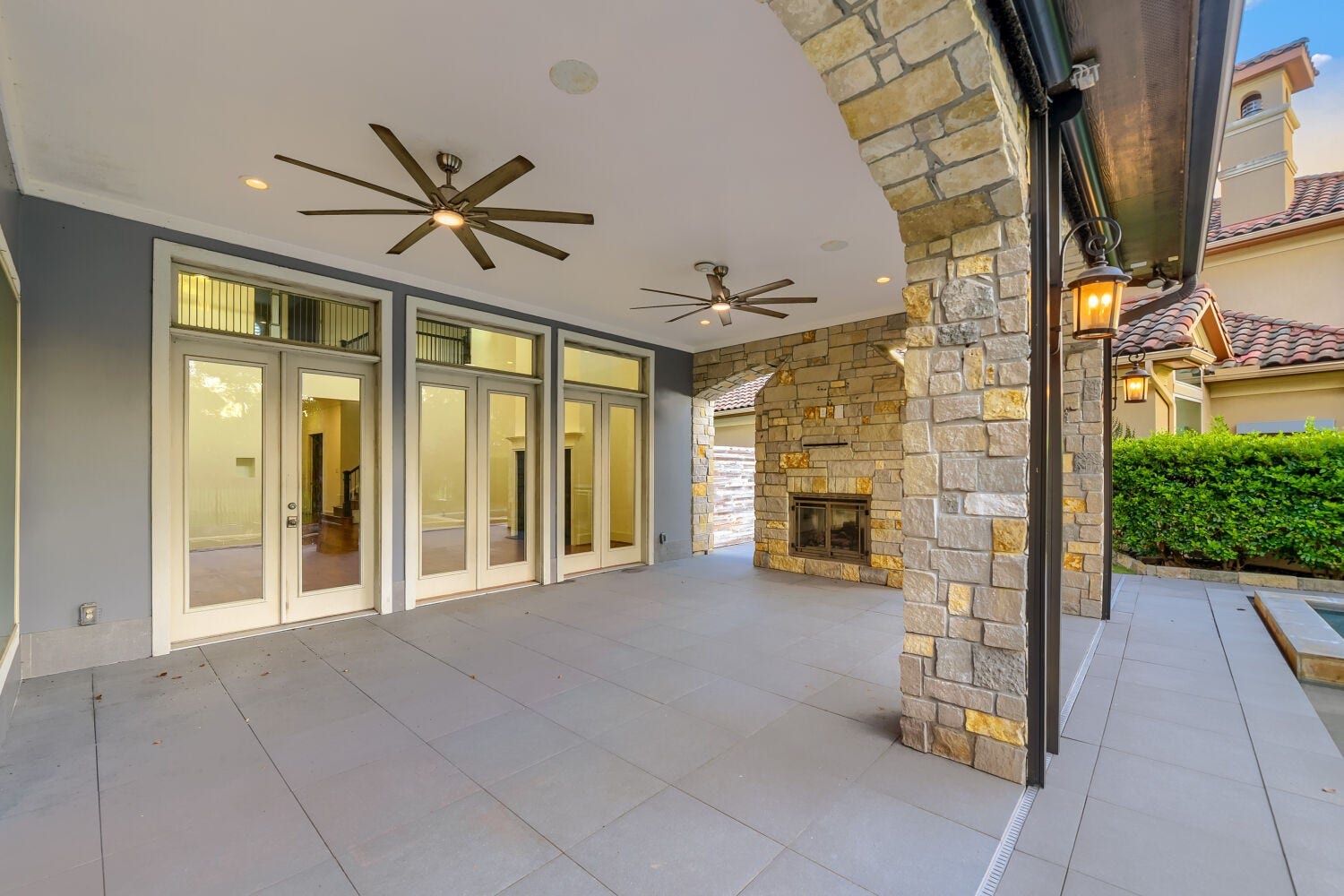 27 Johnathan Landing Court, The Woodlands, TX 77389