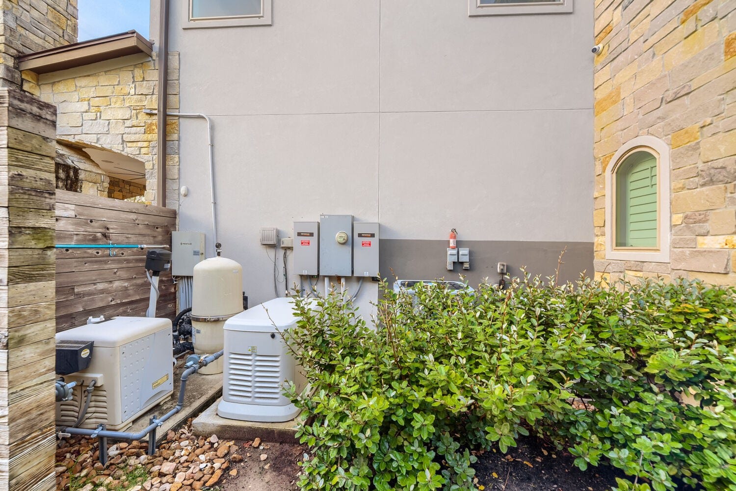 27 Johnathan Landing Court, The Woodlands, TX 77389