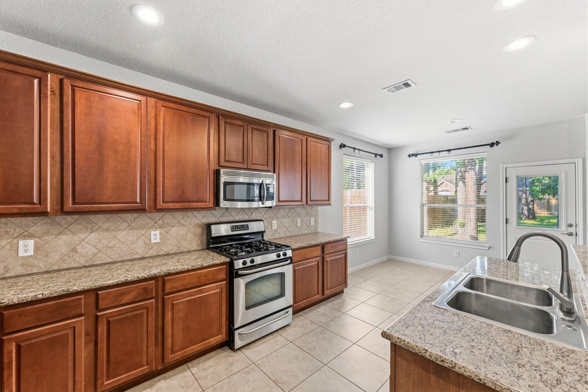 3 Bonwick Court, The Woodlands, TX 77382 3 Bonwick Court, The Woodlands, TX 77382